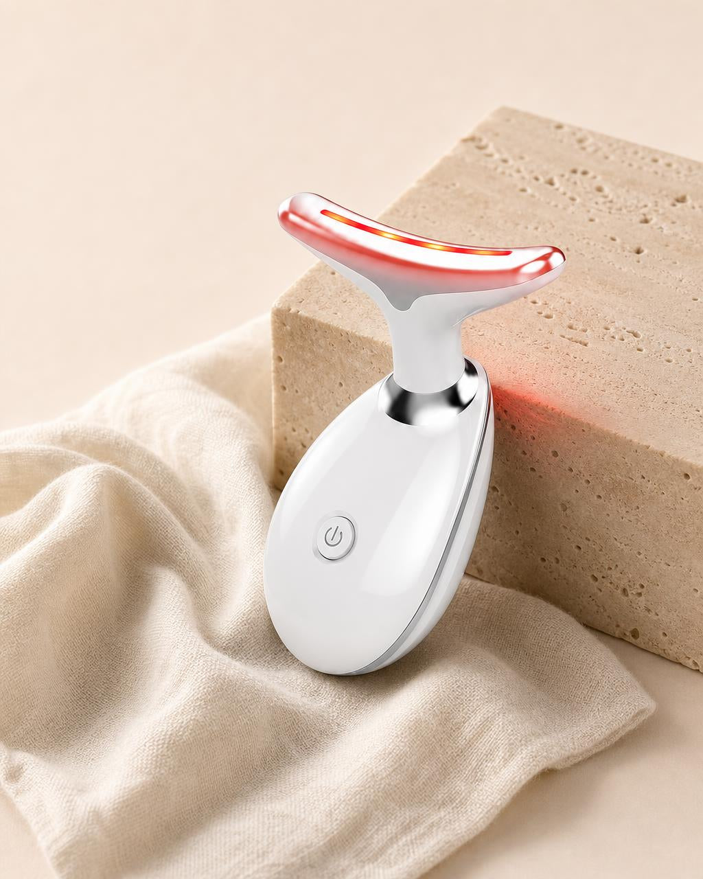 Lumé Sculpt apoyado sobre travertino y lino
